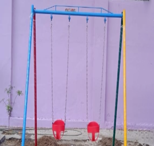 Customizable outdoor swings for playgrounds